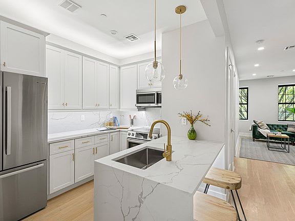 573 Gates Ave. Unit: 4-F