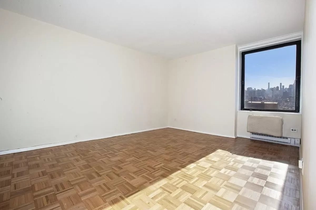 1641 Third Ave #34F