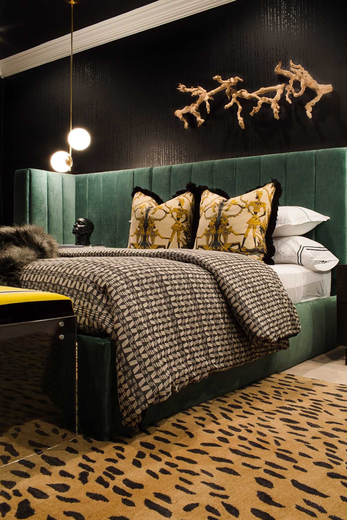 House Tour: A Sumptuous Suite