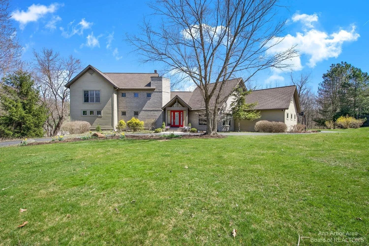 2566 Thornapple Drive, Ann Arbor, MI 48103