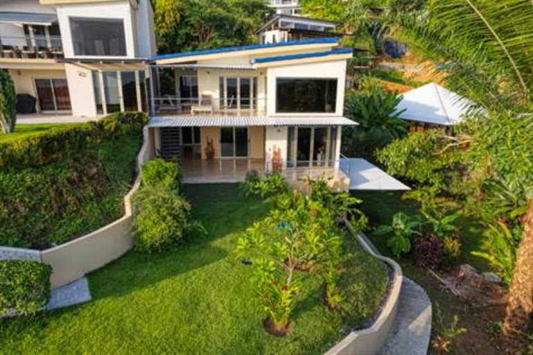 4 Bedroom Ocean View Luxury Villa in Secure Neighborhood