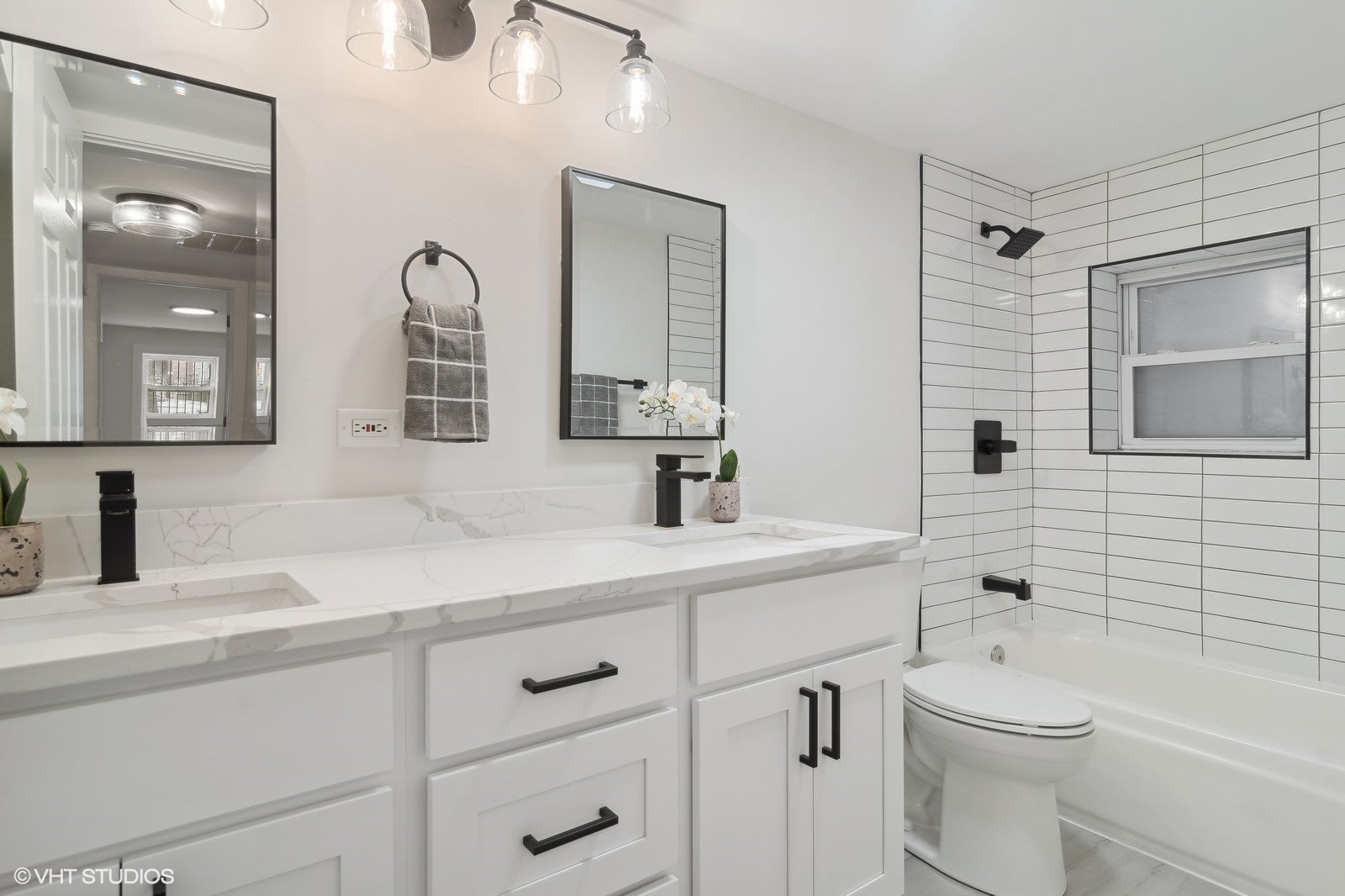 Private Address Unit 1E, Chicago, IL 60625