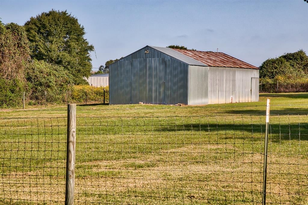 210 W Chatham St Bellville, Tx 77418