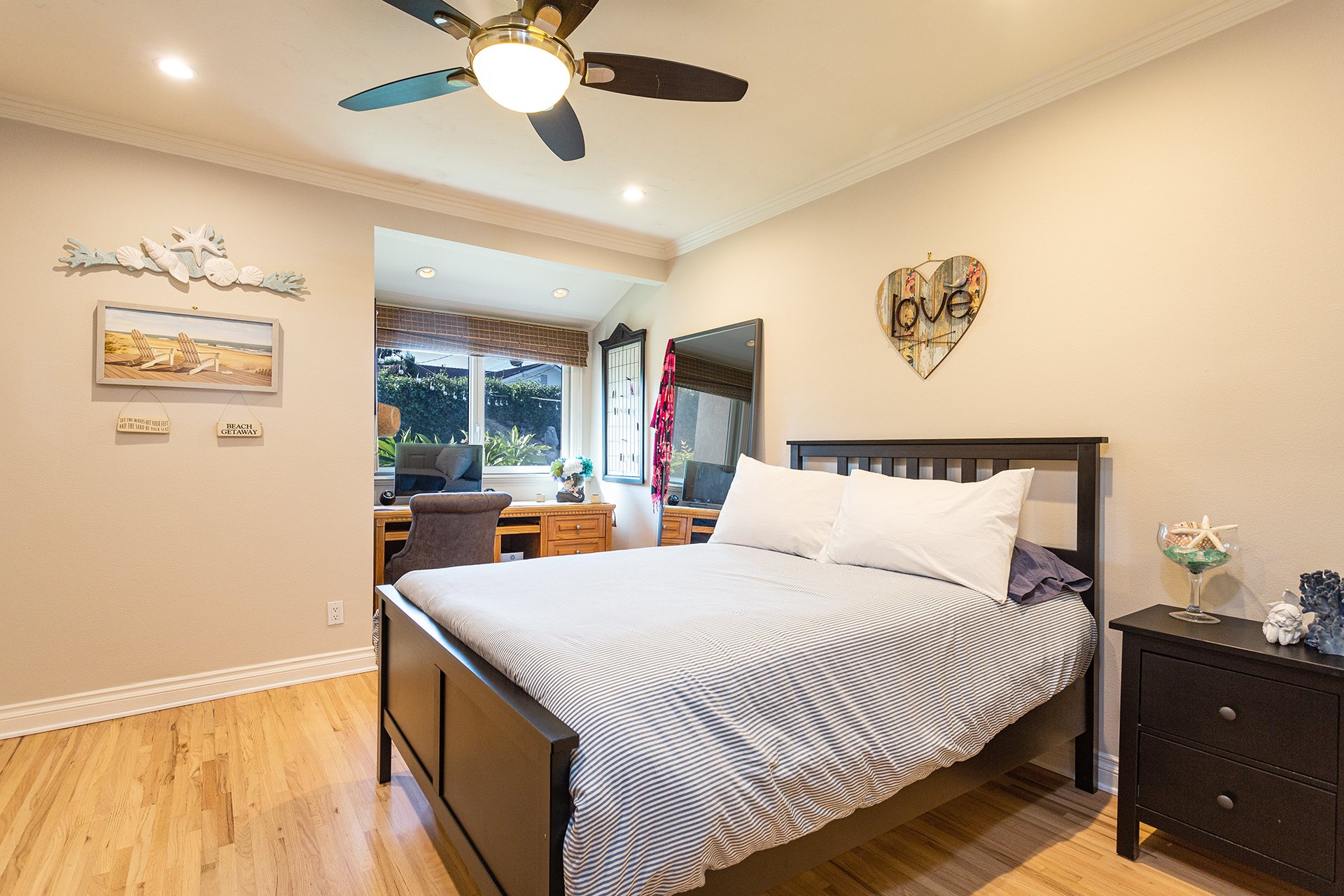 23728 Tiara St, Woodland Hills