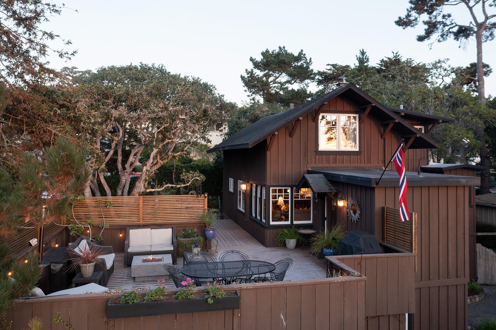 Spacious Carmel Cottage - Monte Verde & 7th SWC