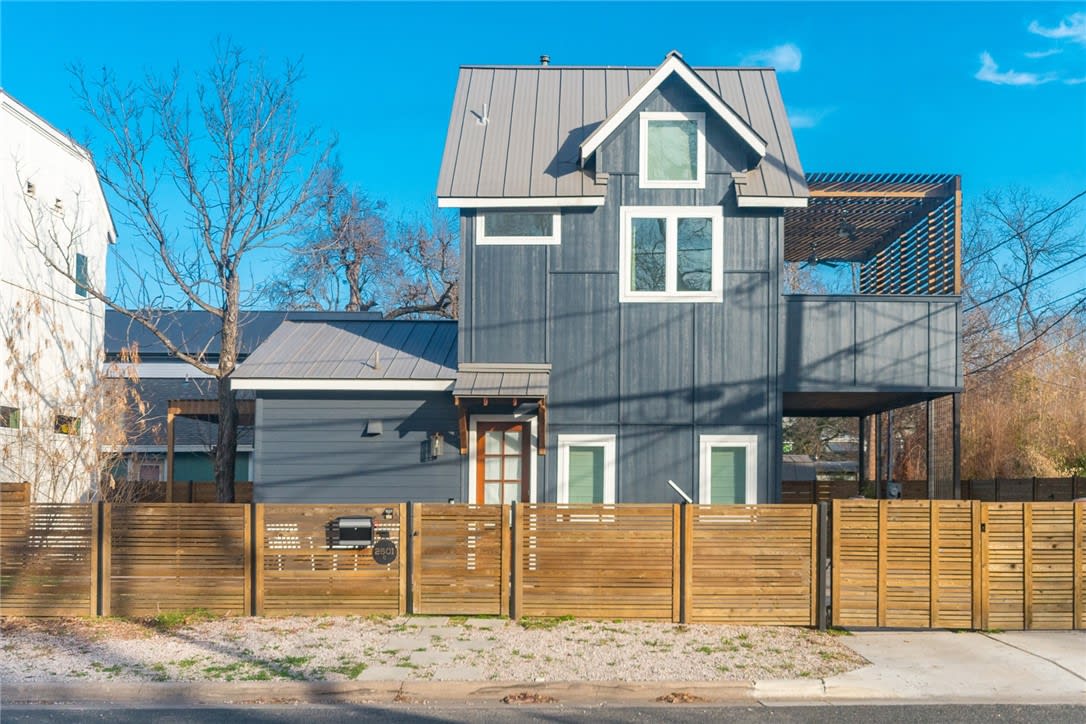 2601 E 4th St Unit #B