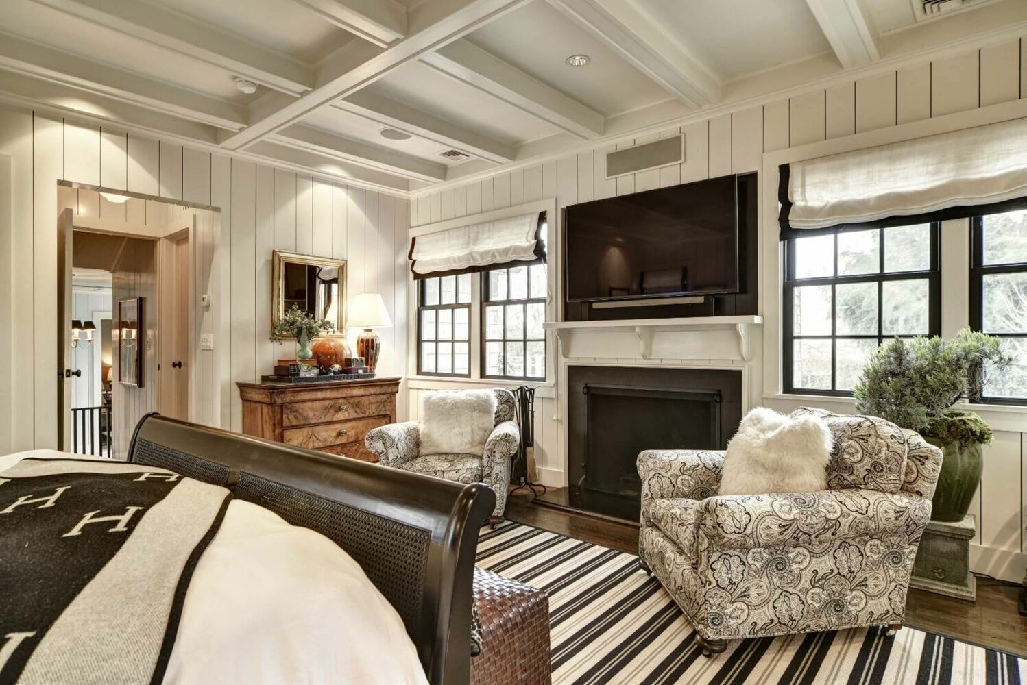 Secluded Summer Compound in Water Mill South