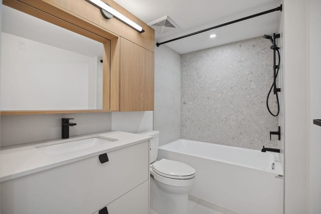 725 W 49 Avenue 123, Vancouver