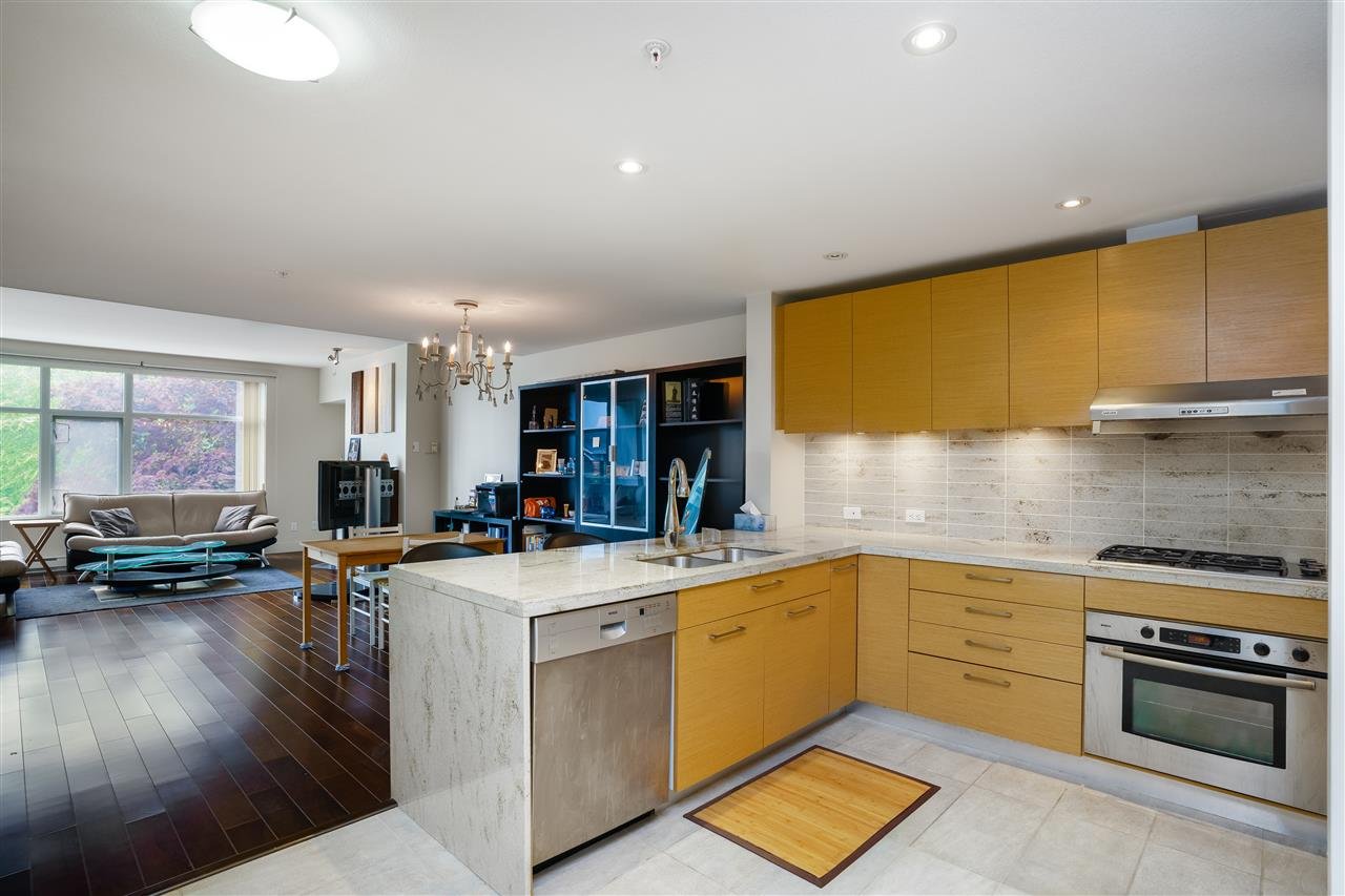 210-6015 Iona Dr