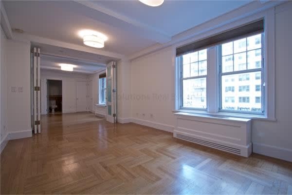 The Olcott, 27 West 72nd St, 214/215