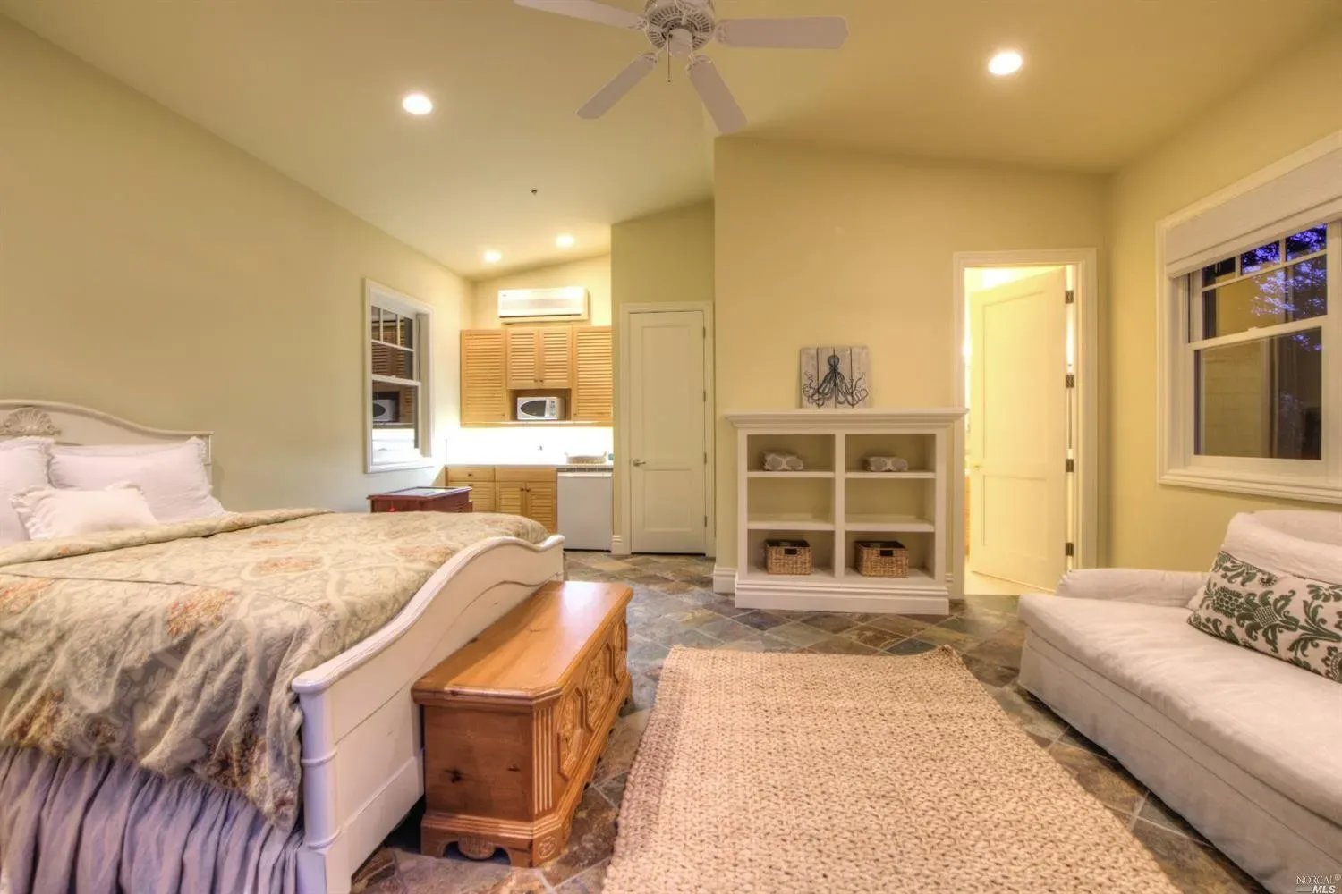 8 Woodland Pl