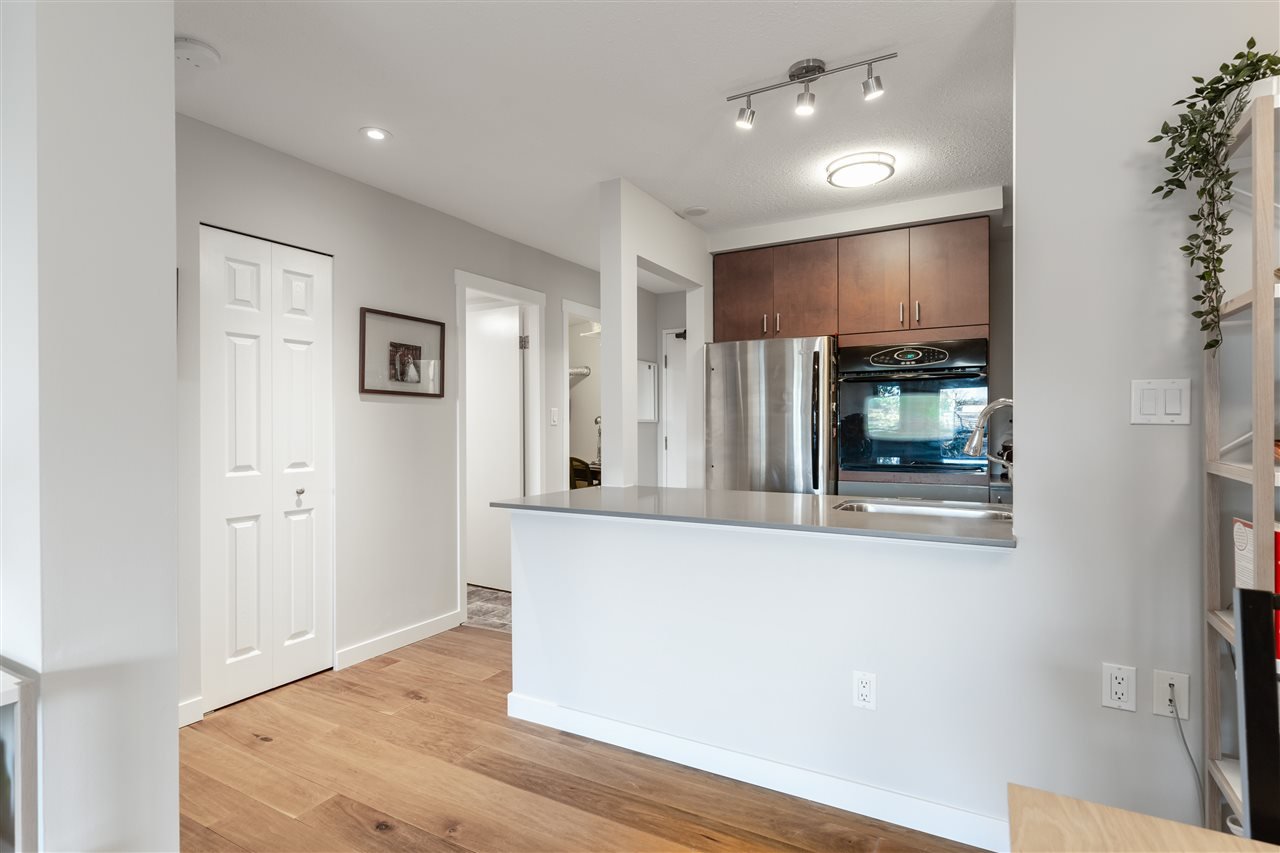 317-555 W 14th Ave