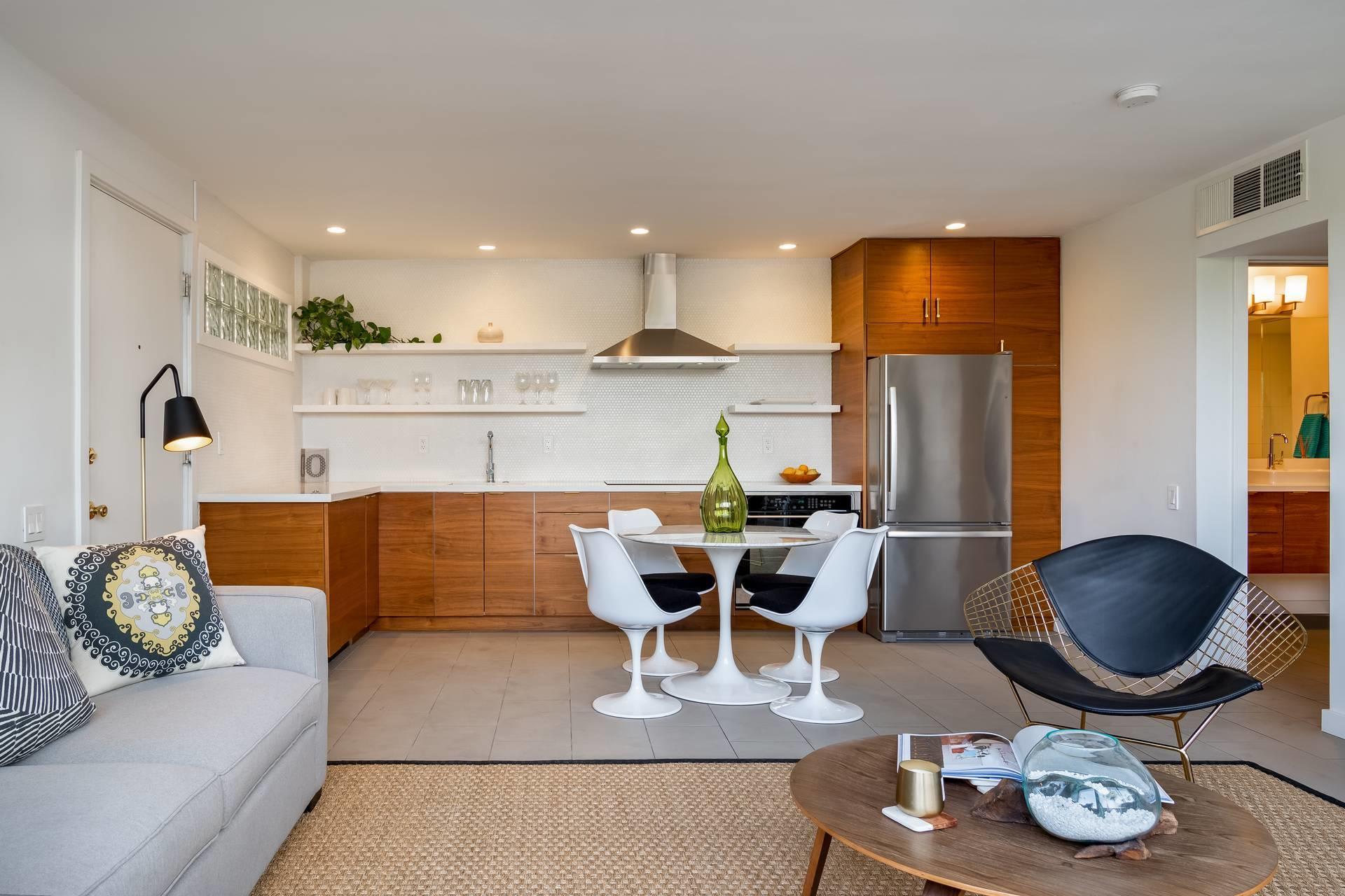 1111 E Palm Canyon #101