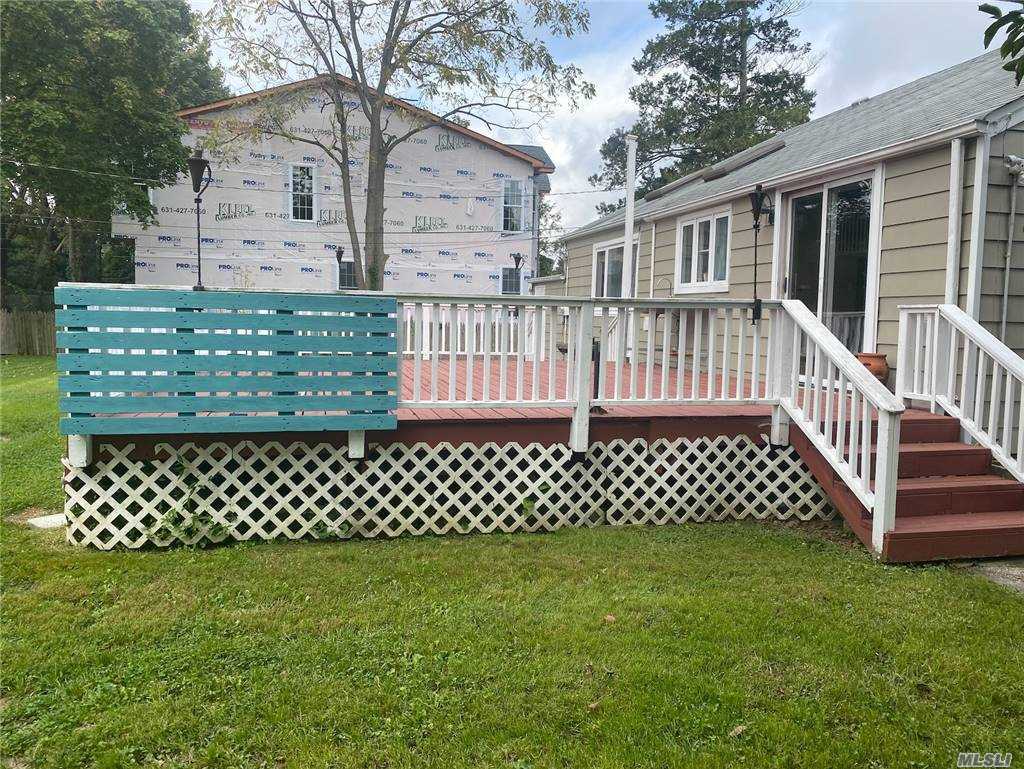 212 Haypath Rd, Old Bethpage