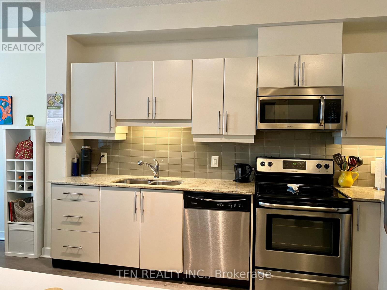 33 Bay St, Unit 302