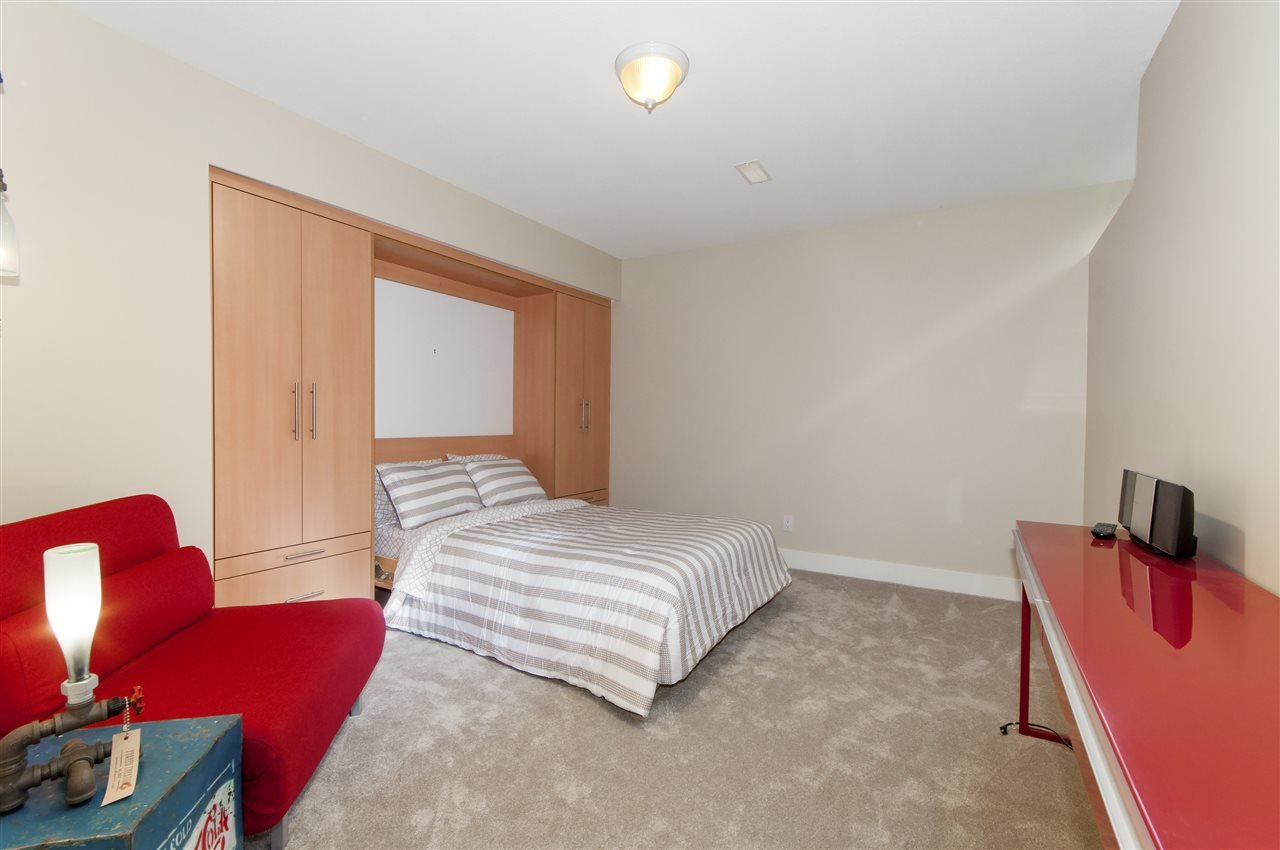 5625 Daffodil Ln