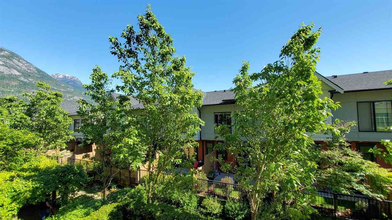 219-1211 Village Green Wy