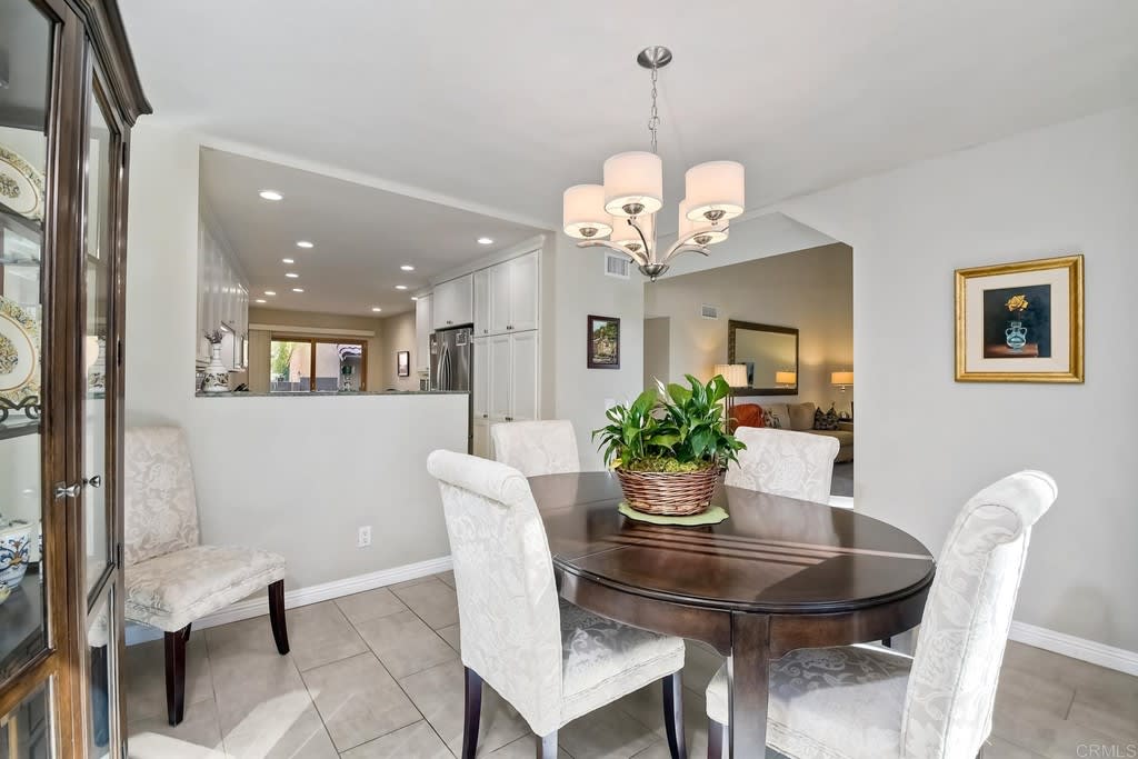 2048 Avenue Of The Trees