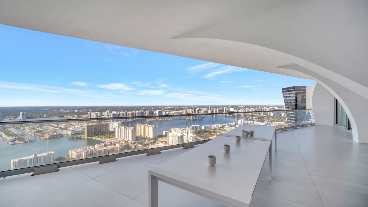 16901 Collins Ave, #5303