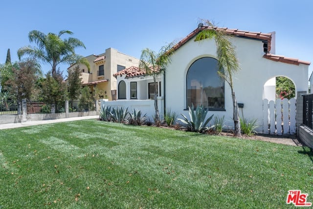 1852 S Redondo Blvd