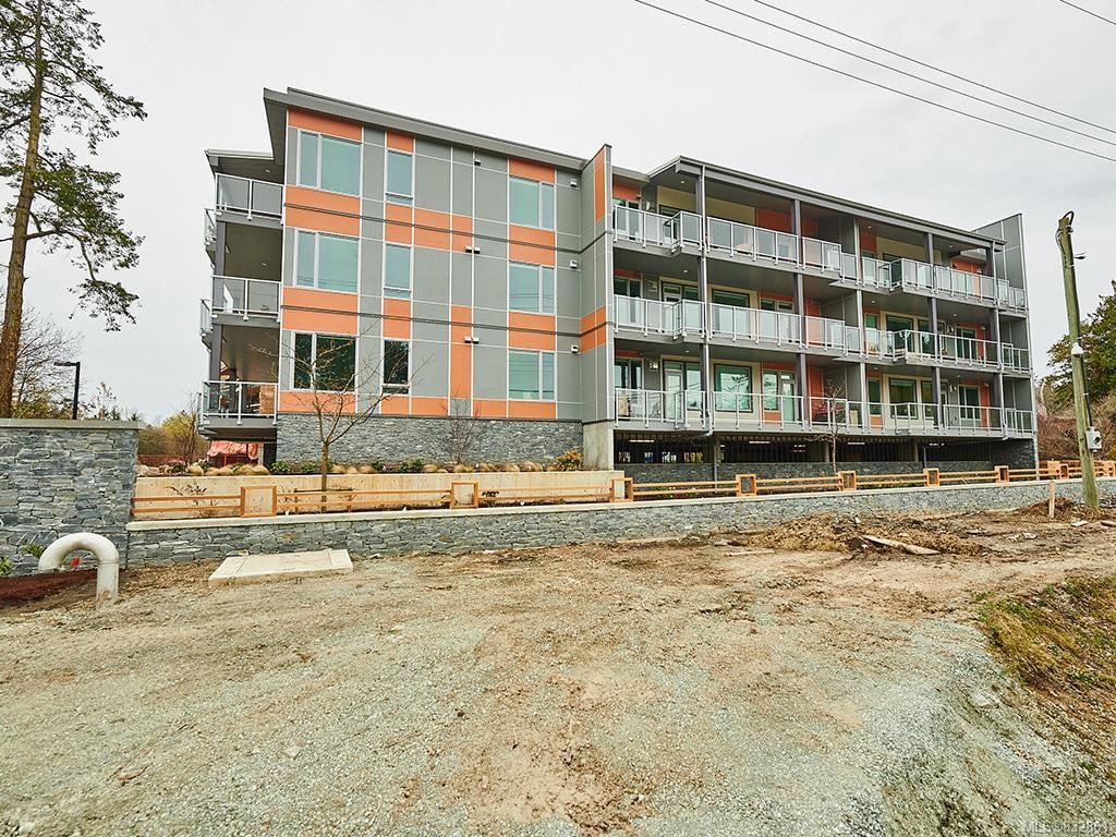 202-10660 McDonald Park Rd