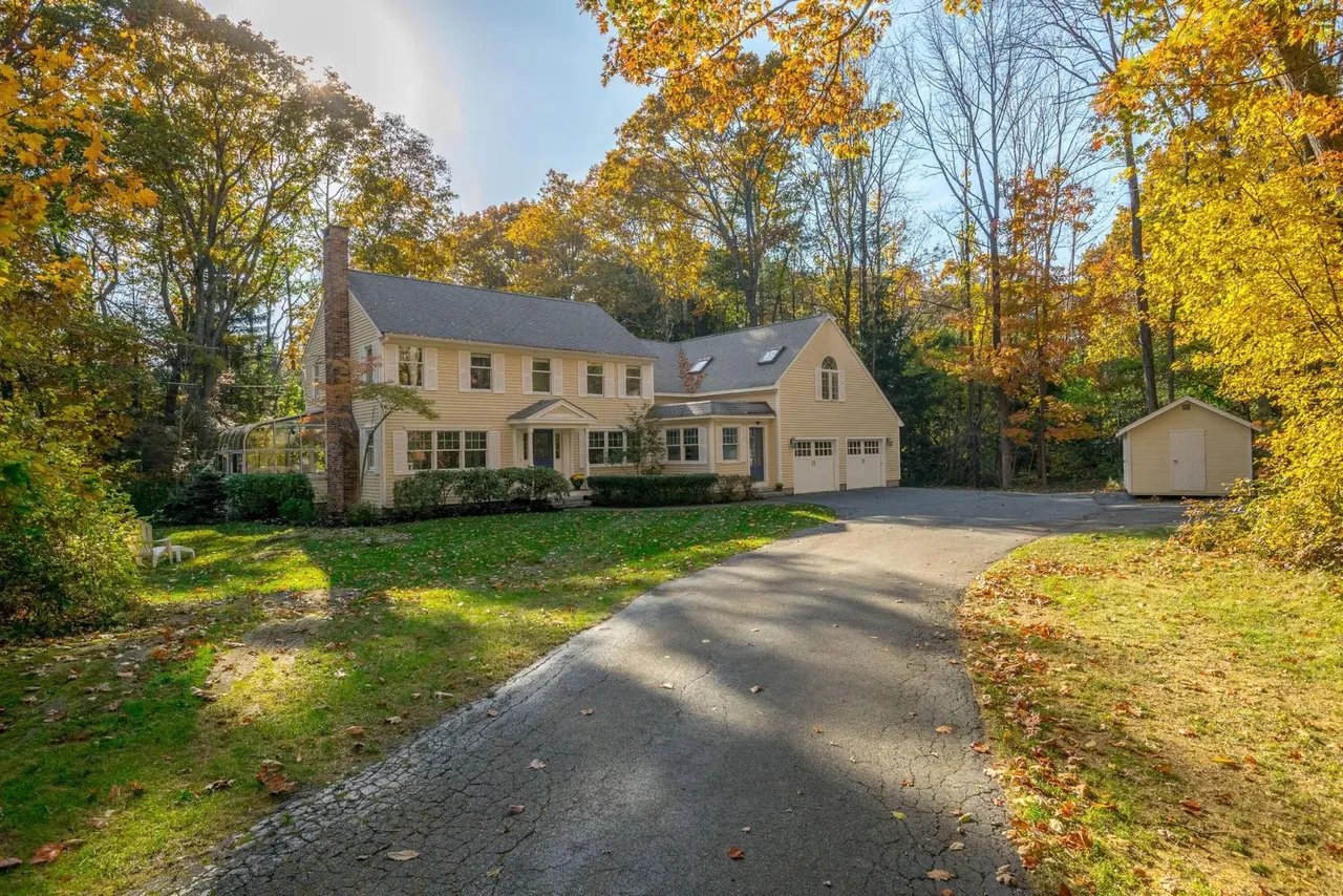 New Listing! 2 Manor Way, Cape Elizabeth, ME 04107 – $1,549,000