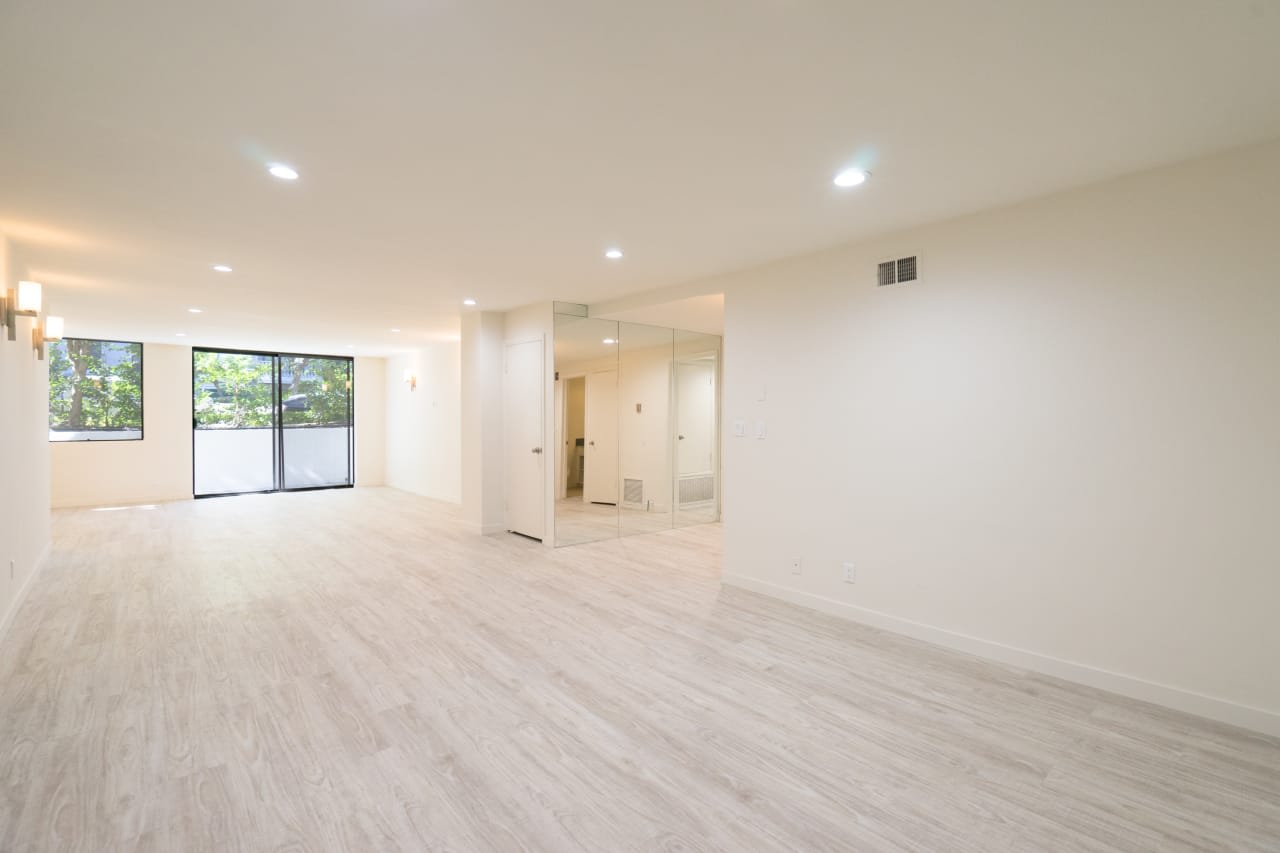 Bright and Open Maple Apartment