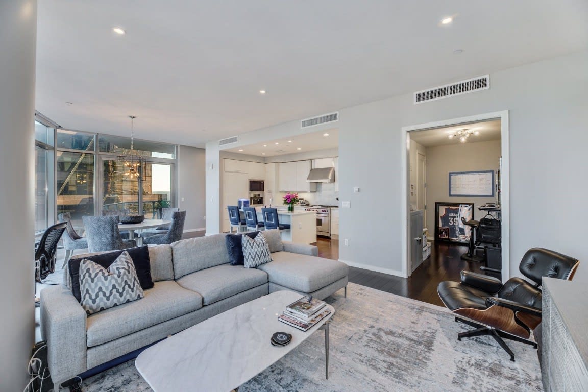 200 Congress Ave, #23F