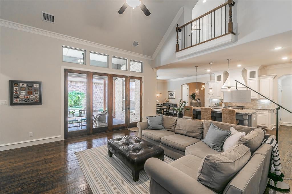 1805 Riviera Ln