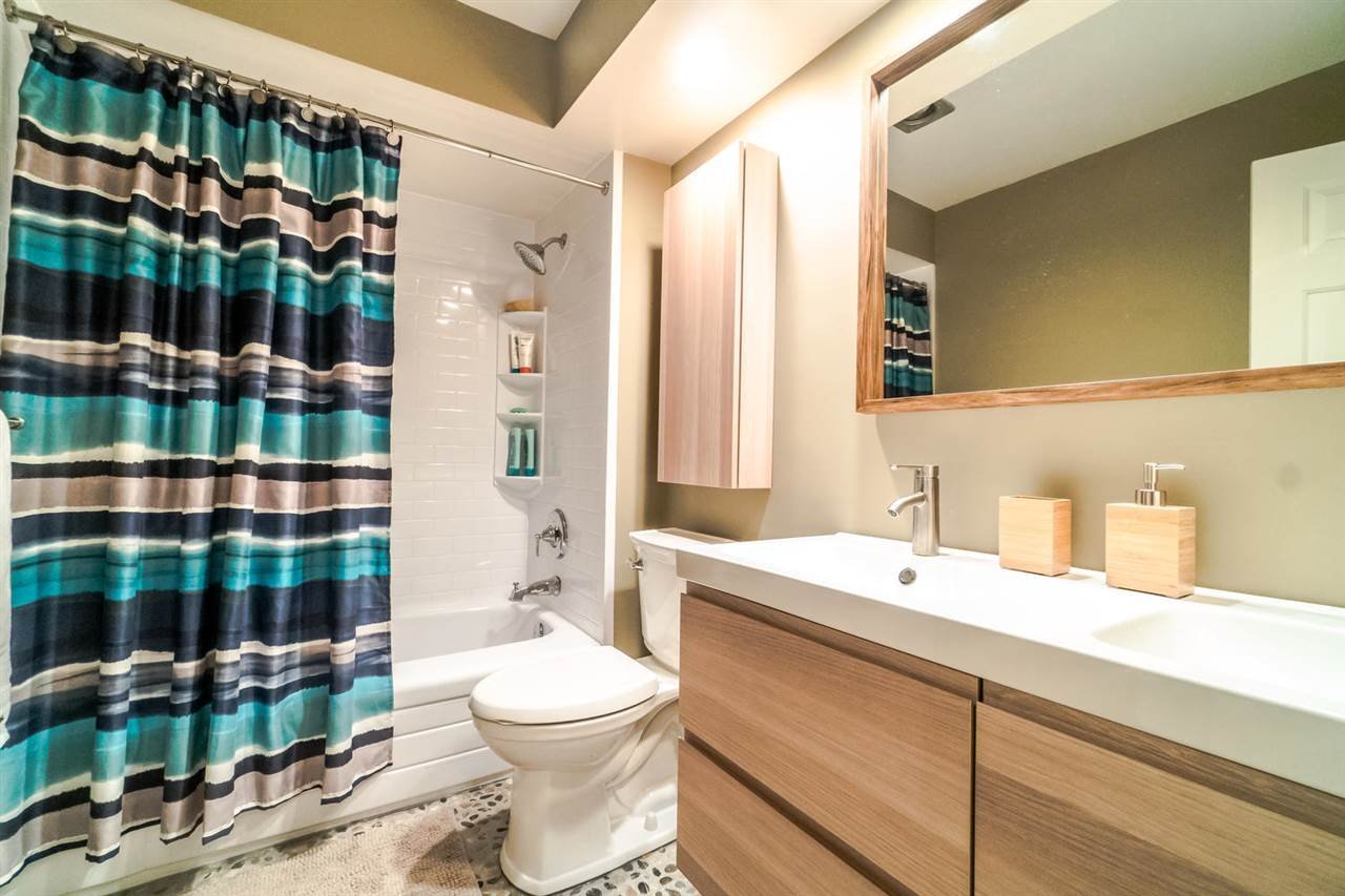 200-8772 SW Marine Dr