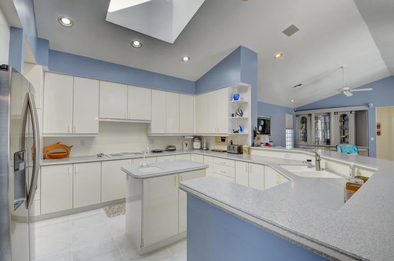 2333 NW 25th Way