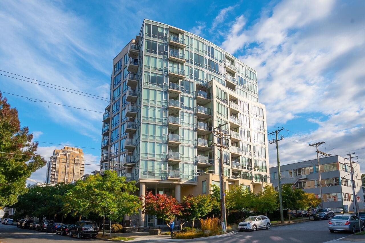1102-1690 W 8th Ave