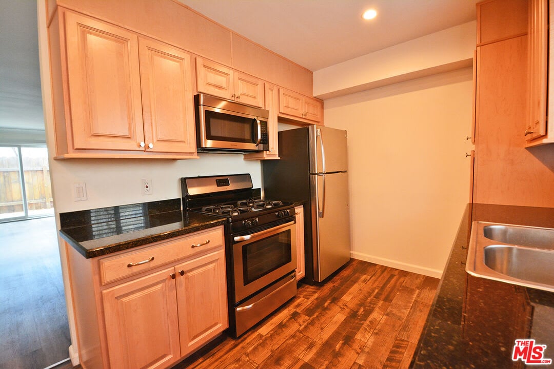 14947 DICKENS ST Unit: 4