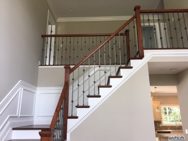 8 Stratford Ave