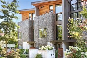 5-991 McKenzie Ave, Saanich