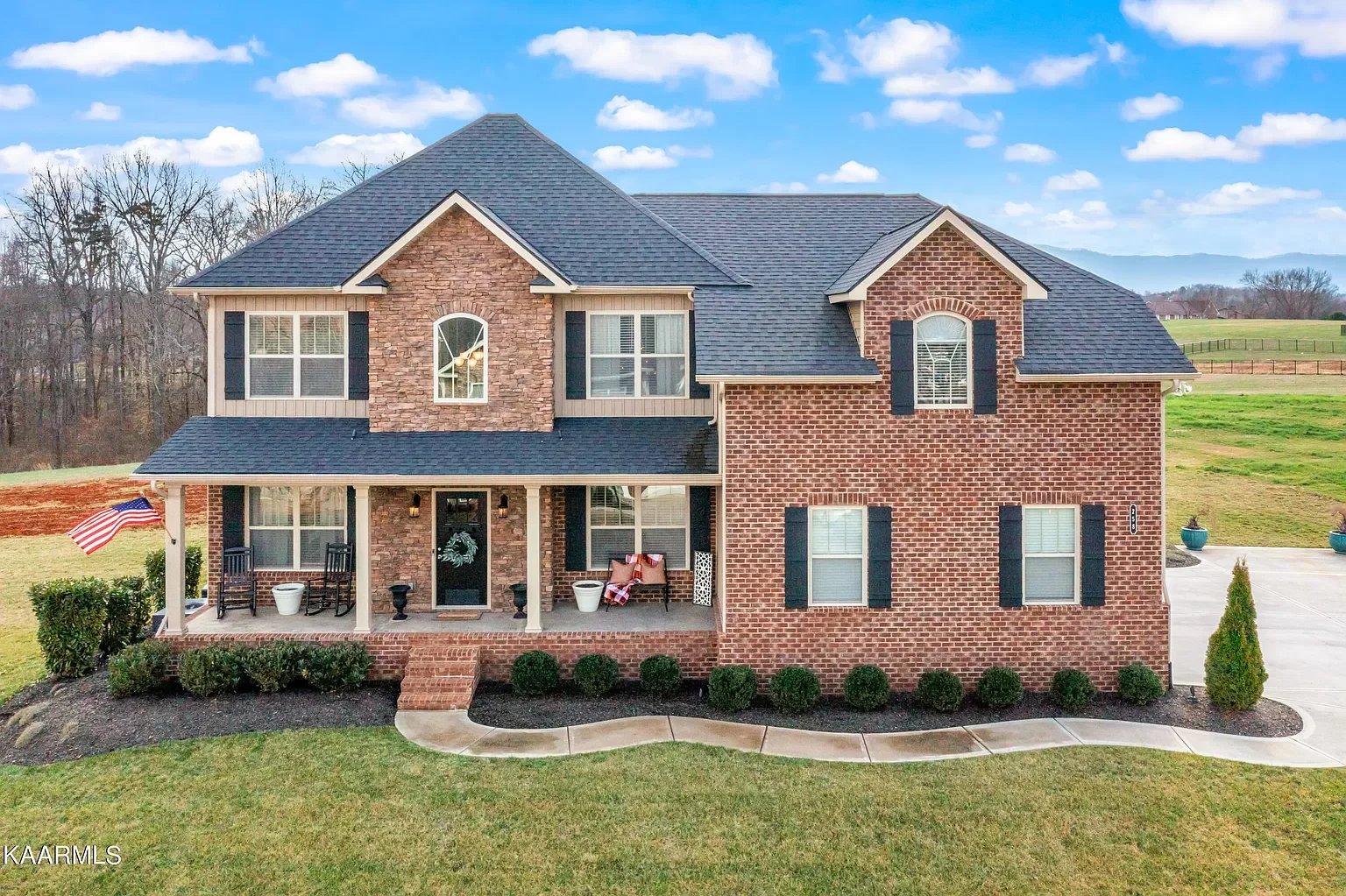 258 Bluff Shadows Ln