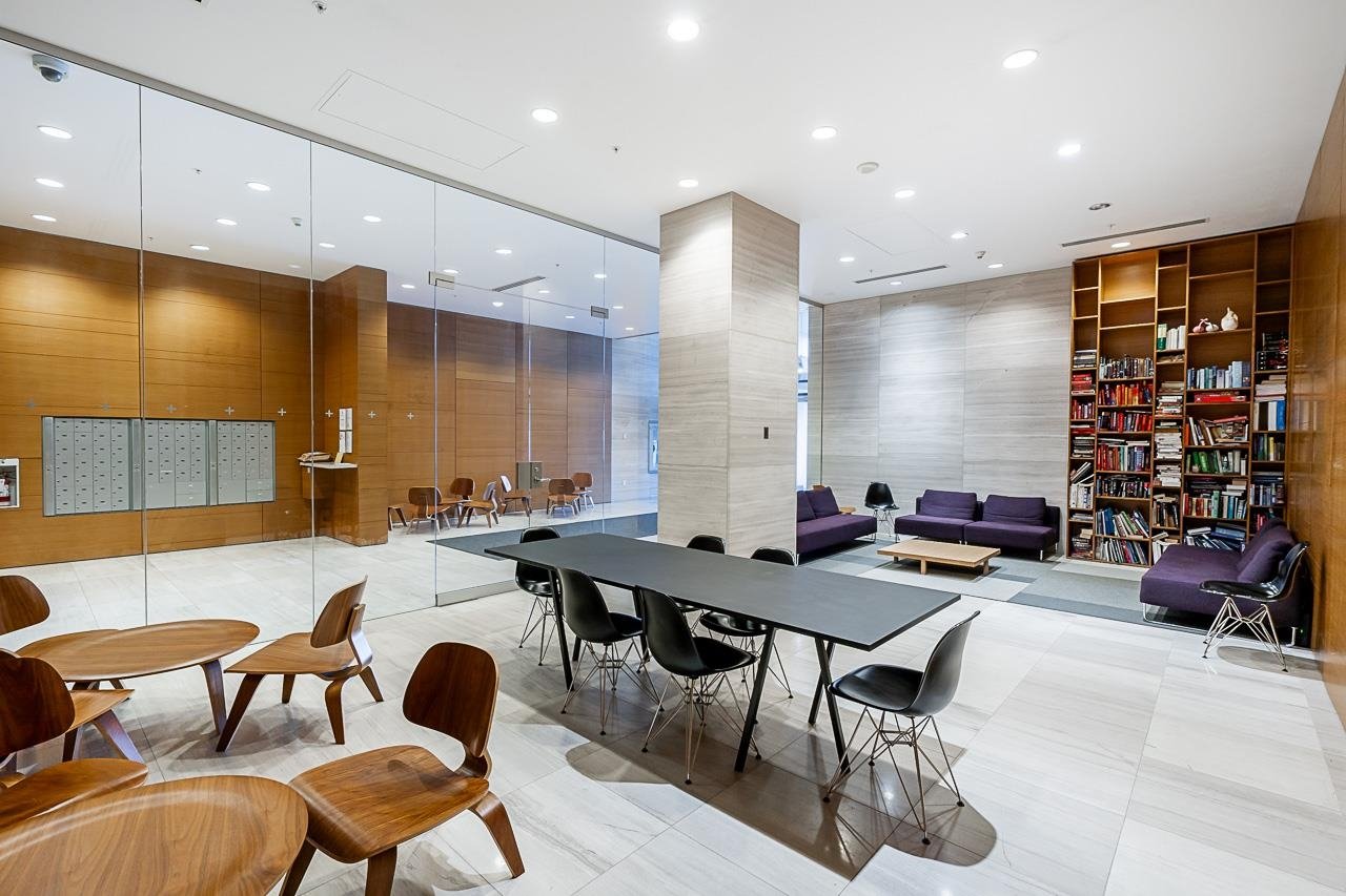 304-728 W 8th Ave