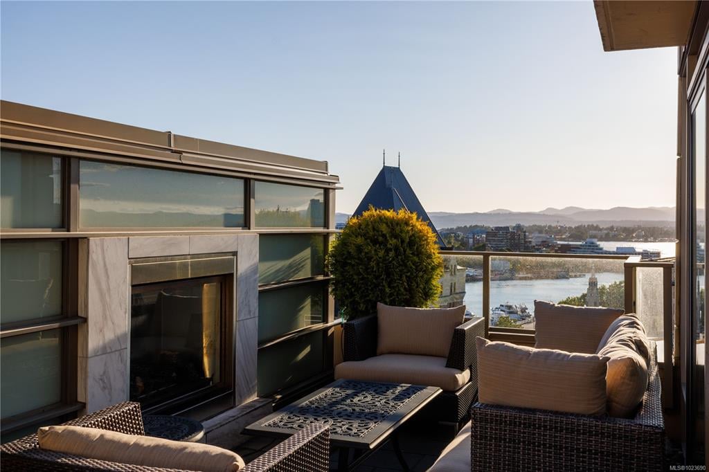 1406 - 707 Courtney St