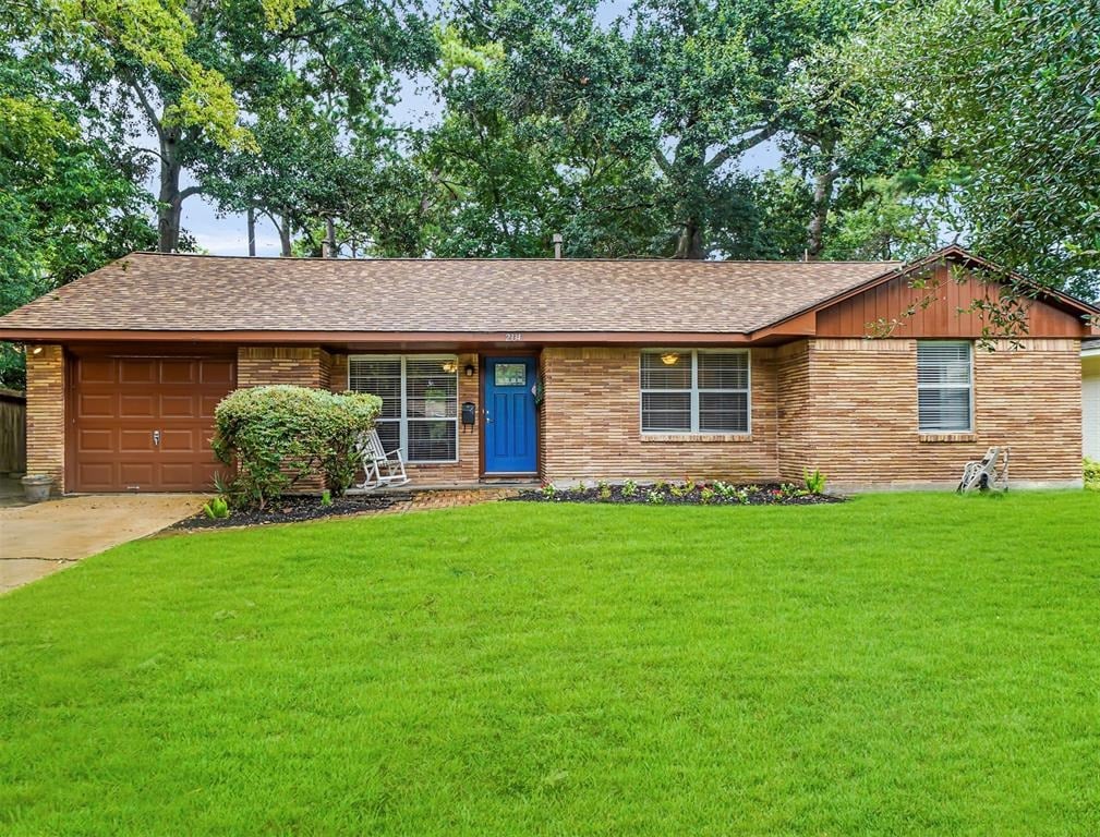 2334 Poinciana Dr