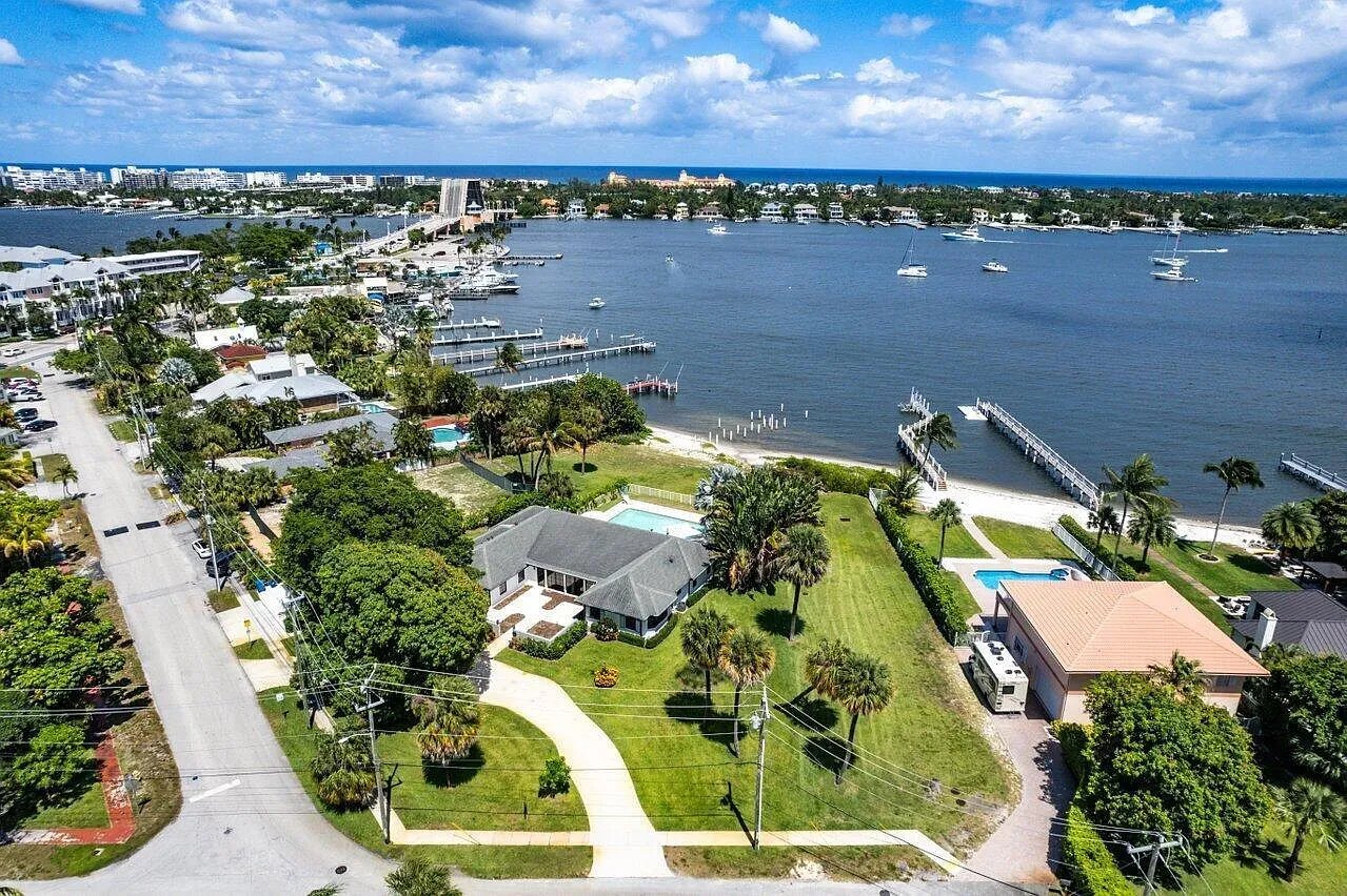 210 S Lake Dr