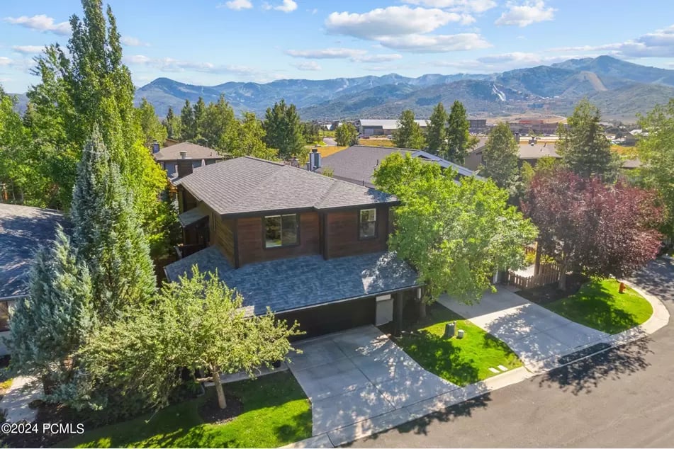 1063 Station Loop Rd