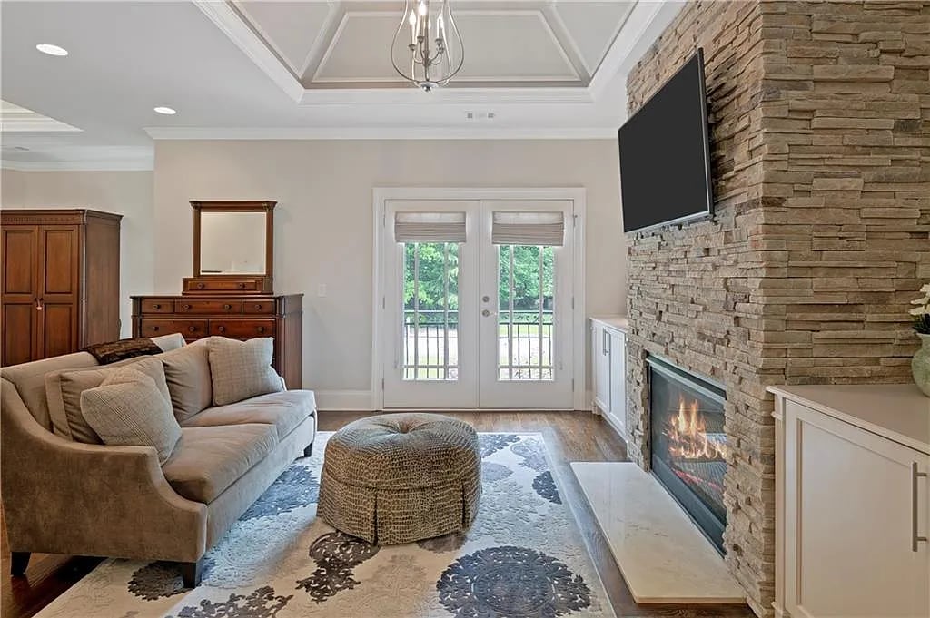 1555 Northcliff Trce