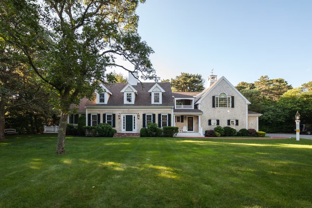 Luxury 5 Bedroom Katama Estate With Pool & Hot Tub