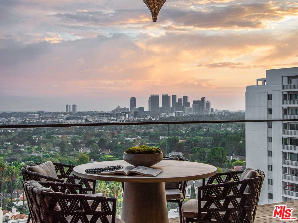 9040 W Sunset Blvd, #1103