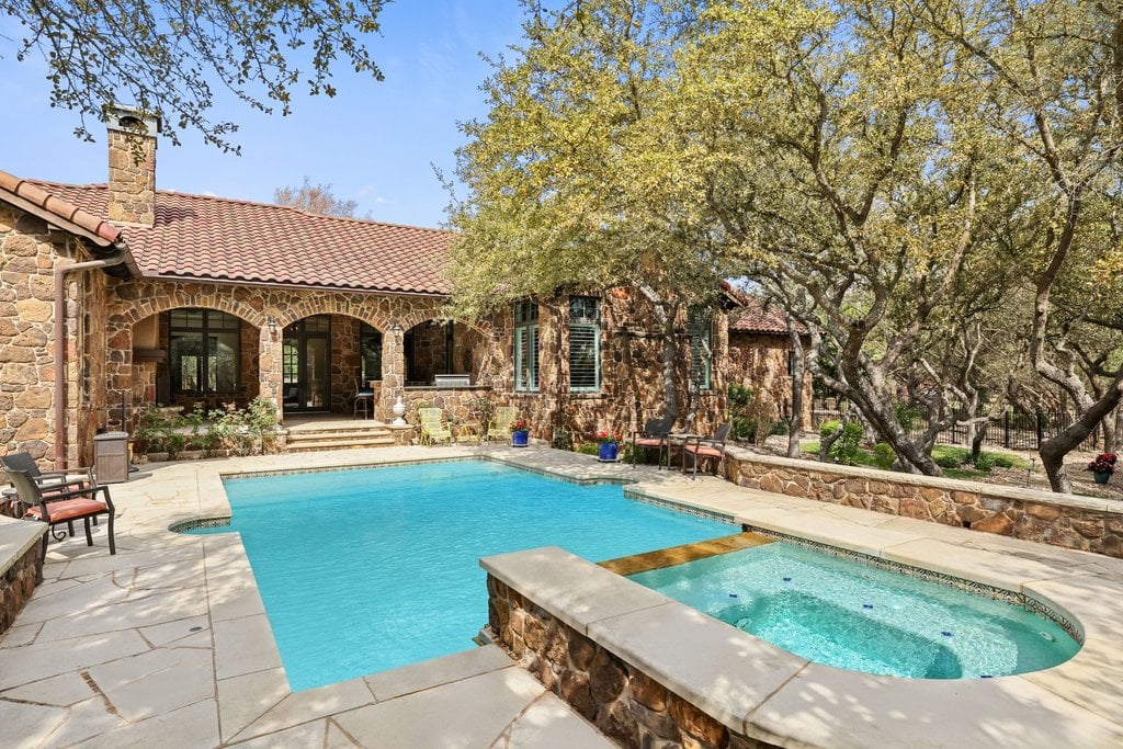 16005 Pontevedra Place