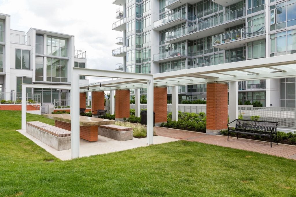 258 Nelson's Crt, #412