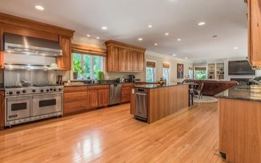12 Adams St