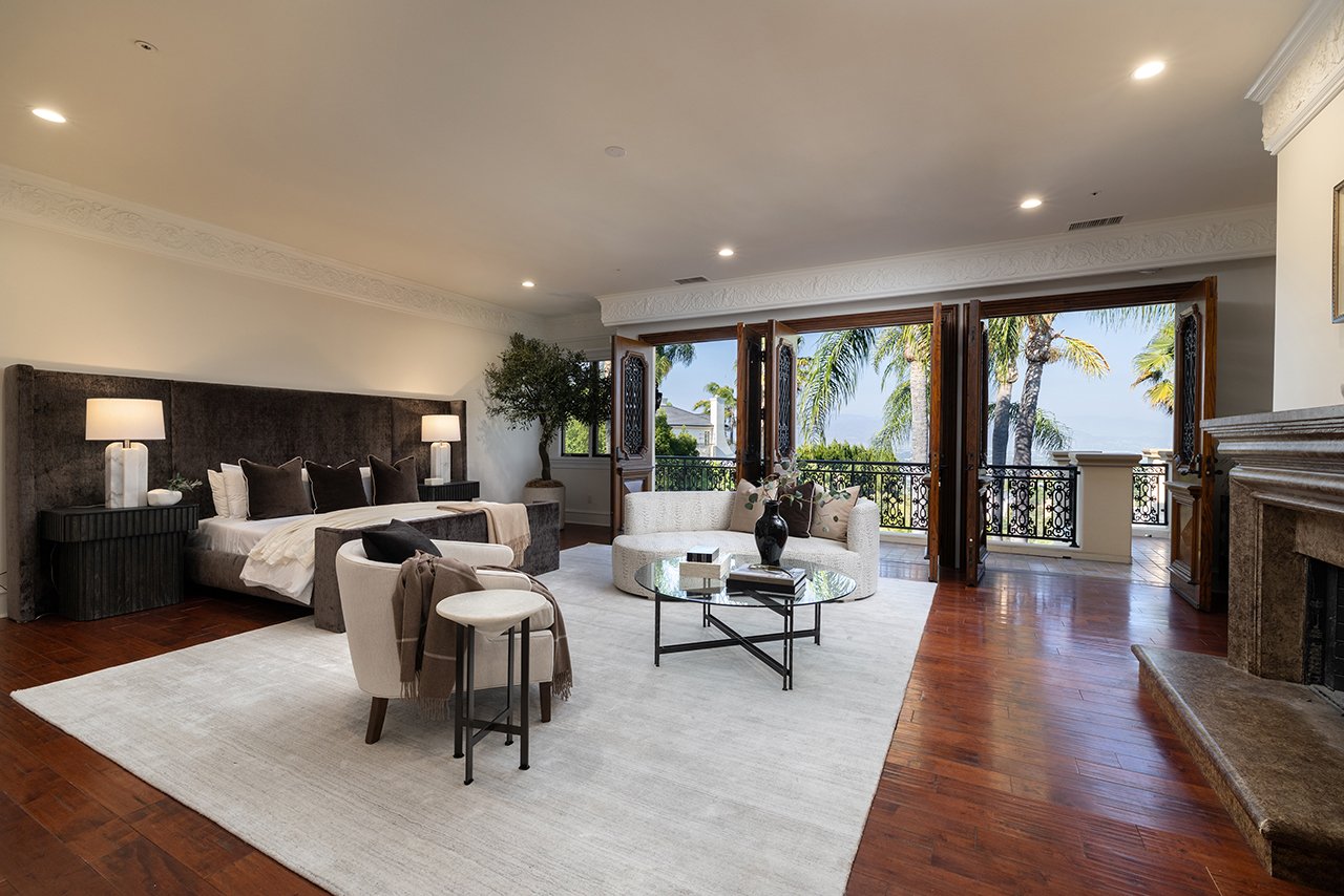 3364 Clerendon Rd, Beverly Hills