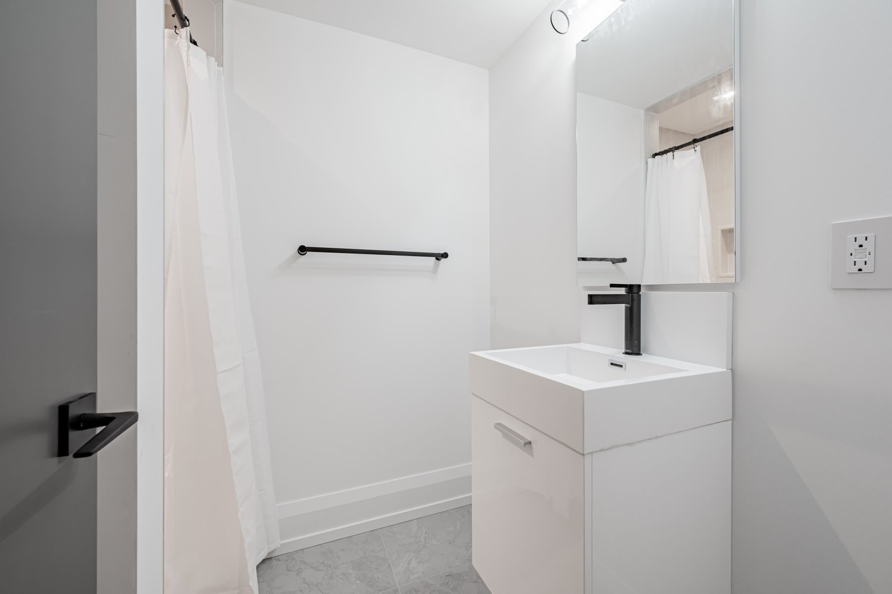 #2ND -607 HURON ST