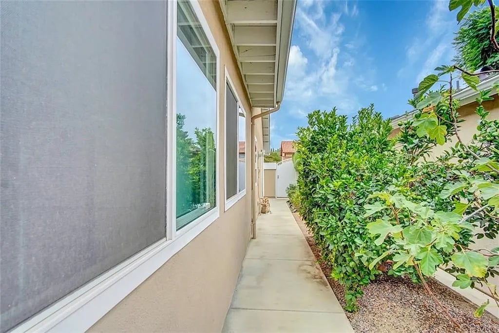 22791 Alturas Dr